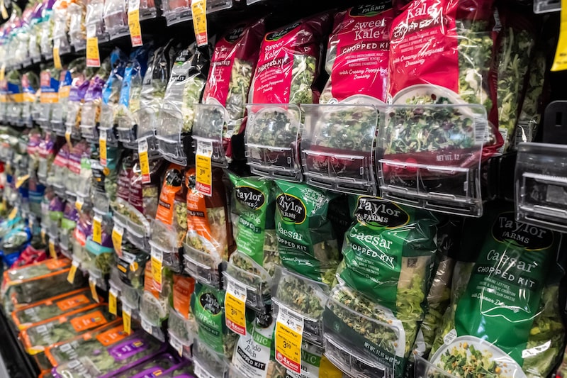 Productos de Taylor Farms en un supermercado. Productos de Taylor Farms en un supermercado.