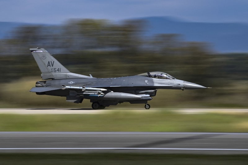 F-16 F-16
