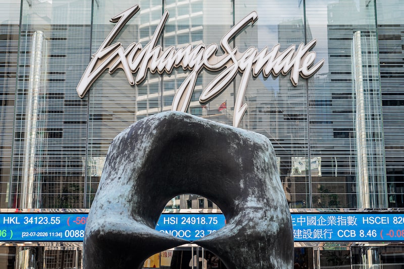 Hong Kong Traders Cling to Lunch Break Exchange Wants to Scrap Hong Kong Traders Cling to Lunch Break Exchange Wants to Scrap