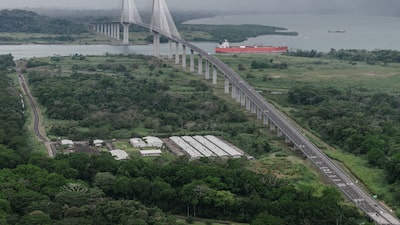 Naviera asiática paga la cifra récord de US$5,3 millones para cruzar el Canal de Panamá Naviera asiática paga la cifra récord de US$5,3 millones para cruzar el Canal de Panamá