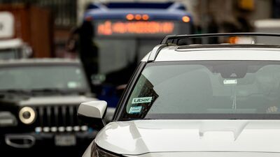 Investidores da Uber pedem mais transparência no pagamento a motoristas Investidores da Uber pedem mais transparência no pagamento a motoristas