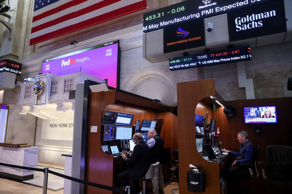 Traders work on the floor at the New York Stock Exchange (NYSE) in New York, US, on Monday, June 1, 2026. A renewed rally in oil drove bonds lower while stocks fluctuated as a report that Iran will halt talks with the US cast doubt on a ceasefire renewal. Photographer: Michael Nagle/Bloomberg Traders work on the floor at the New York Stock Exchange (NYSE) in New York, US, on Monday, June 1, 2026. A renewed rally in oil drove bonds lower while stocks fluctuated as a report that Iran will halt talks with the US cast doubt on a ceasefire renewal. Photographer: Michael Nagle/Bloomberg