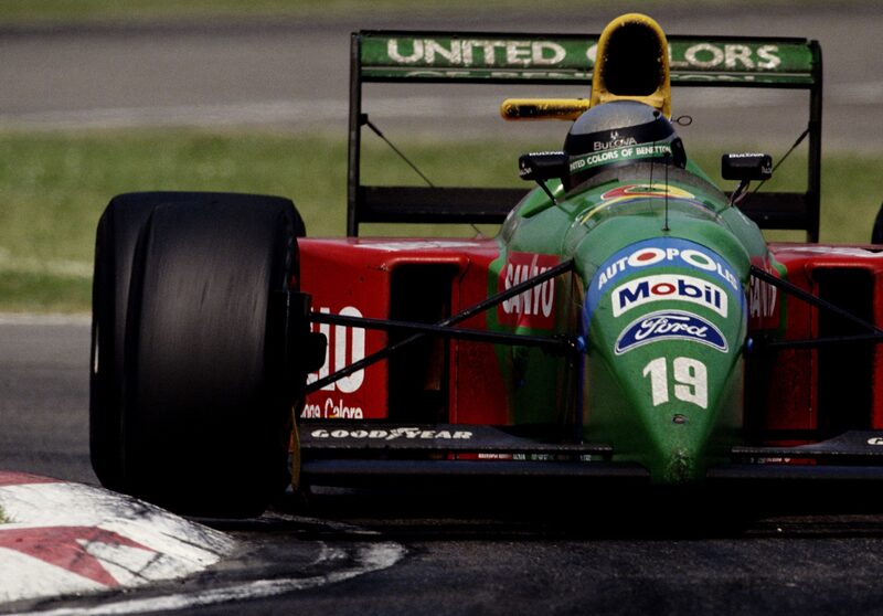 Alessandro Nannini dirigiu um Benetton Ford durante o Grande Prêmio de San Marino de 1990 Alessandro Nannini dirigiu um Benetton Ford durante o Grande Prêmio de San Marino de 1990