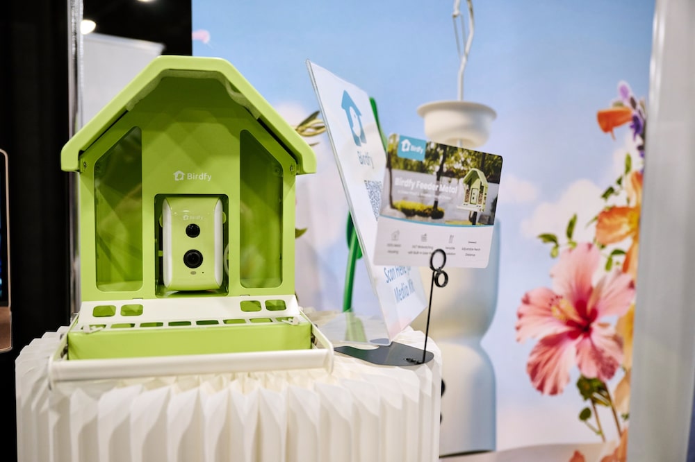 El comedero inteligente Birdfy Feeder Metal en el evento CES Unveiled 2026. Fotógrafa: Bridget Bennett/Bloomberg El comedero inteligente Birdfy Feeder Metal en el evento CES Unveiled 2026. Fotógrafa: Bridget Bennett/Bloomberg