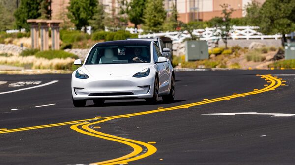 “Frenado fantasma” de Tesla causa nueva investigación a piloto automático “Frenado fantasma” de Tesla causa nueva investigación a piloto automático