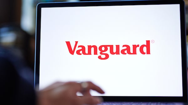 Vanguard pone fin a los 20 años de dominio de BlackRock en el mercado de ETFs de EE.UU. Vanguard pone fin a los 20 años de dominio de BlackRock en el mercado de ETFs de EE.UU.