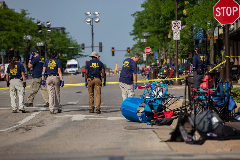 El tiroteo causó conmoción entre la comunidad de Highland Park, una ciudad con 30.000 habitantes ubicada justo al norte de Chicago, donde el desfile del 4 de julio es una querida tradición. El tiroteo causó conmoción entre la comunidad de Highland Park, una ciudad con 30.000 habitantes ubicada justo al norte de Chicago, donde el desfile del 4 de julio es una querida tradición.