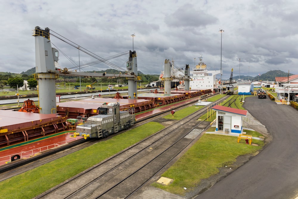 Un buque granelero navega por las esclusas de Miraflores del Canal de Panamá, cerca de Ciudad de Panamá, Panamá, el lunes 23 de diciembre de 2024.Fotografia: Tarina Rodriguez/Bloomberg Un buque granelero navega por las esclusas de Miraflores del Canal de Panamá, cerca de Ciudad de Panamá, Panamá, el lunes 23 de diciembre de 2024.Fotografia: Tarina Rodriguez/Bloomberg