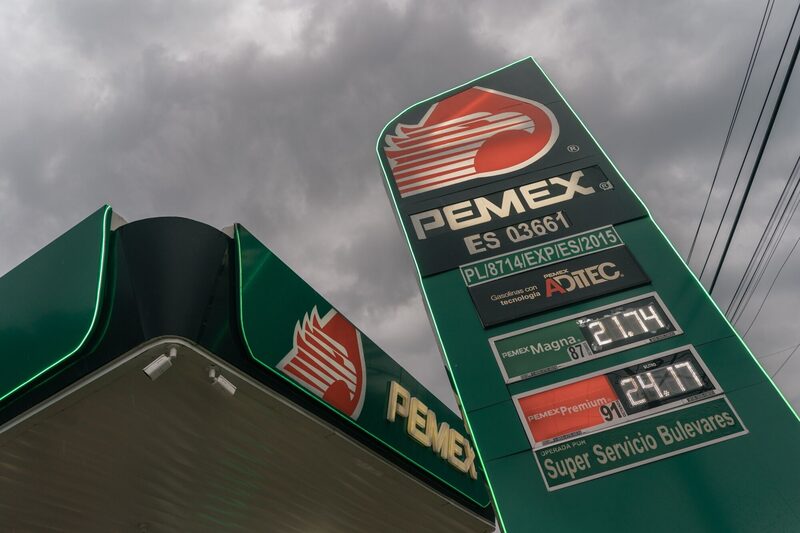 Gasolinera de la marca Petróleos Mexicanos. Gasolinera de la marca Petróleos Mexicanos.