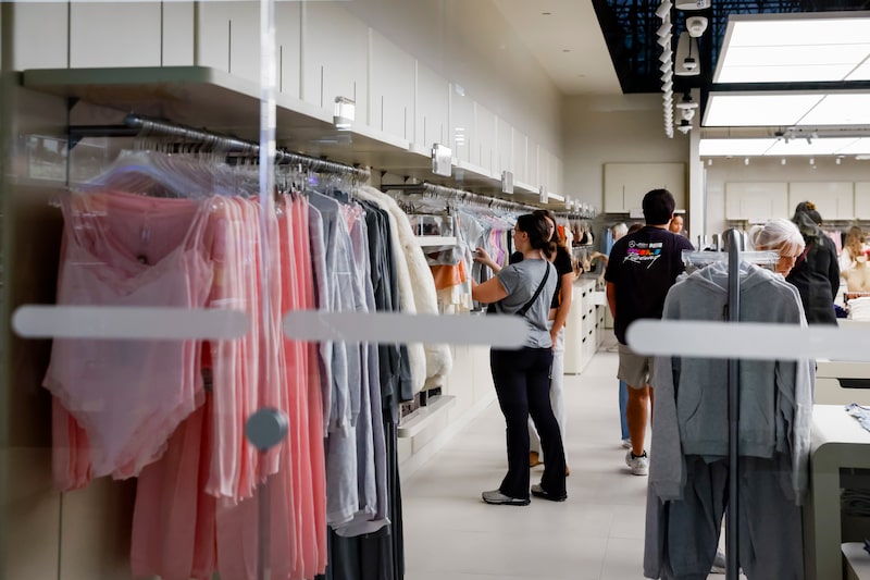 Shoppers In Miami On Black Friday Shoppers In Miami On Black Friday