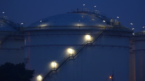 El petróleo cae y borra las ganancias del 2022 ante una menor demanda de combustible El petróleo cae y borra las ganancias del 2022 ante una menor demanda de combustible