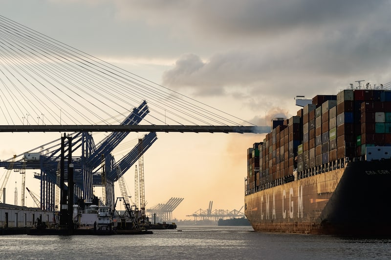 En la foto, un barco de carga parte del puerto de Savannah en Savannah, Georgia. Fotógrafo: Elijah Nouvelage/Bloomberg. En la foto, un barco de carga parte del puerto de Savannah en Savannah, Georgia. Fotógrafo: Elijah Nouvelage/Bloomberg.