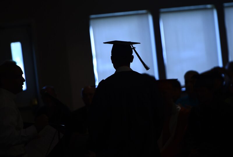 Bajo el programa SAVE, a algunos prestatarios de bajos ingresos se les permitía hacer pagos mensuales de cero dólares. Bajo el programa SAVE, a algunos prestatarios de bajos ingresos se les permitía hacer pagos mensuales de cero dólares.