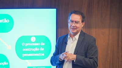 Augusto Cury avança em pesquisas e desponta como terceiro nome na disputa presidencial Augusto Cury avança em pesquisas e desponta como terceiro nome na disputa presidencial