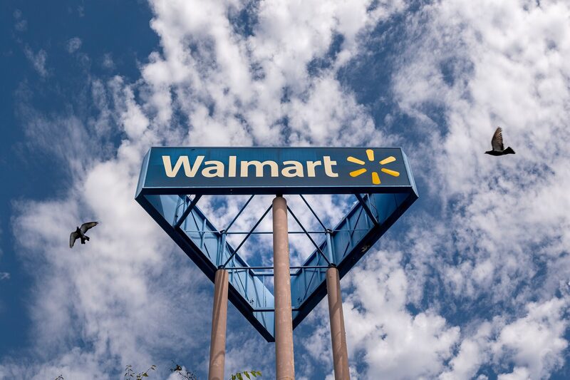 Imagen de referencia sobre Walmart. Un cartel fuera de una tienda Walmart en San Leandro, California, EE.UU. Imagen de referencia sobre Walmart. Un cartel fuera de una tienda Walmart en San Leandro, California, EE.UU.