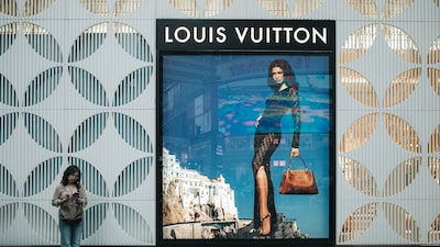 Ações da LVMH têm pior início de ano da história com crise no luxo e guerra no Irã Ações da LVMH têm pior início de ano da história com crise no luxo e guerra no Irã