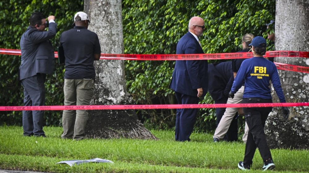 Las fuerzas del orden investigan un presunto intento de asesinato de Donald Trump en su campo de golf de West Palm Beach el 15 de septiembre. Las fuerzas del orden investigan un presunto intento de asesinato de Donald Trump en su campo de golf de West Palm Beach el 15 de septiembre.