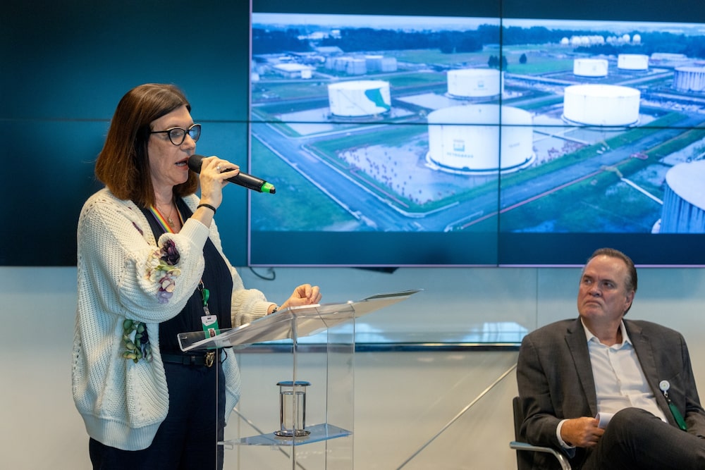 Magda Chambriard, a la izquierda, habla durante una rueda de prensa en Río de Janeiro, Brasil. Fotógrafo: Dado Galdieri/Bloomberg Magda Chambriard, a la izquierda, habla durante una rueda de prensa en Río de Janeiro, Brasil. Fotógrafo: Dado Galdieri/Bloomberg