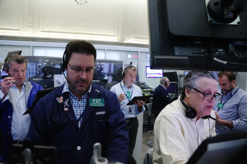 Traders At The New York Stock Exchange As Stocks And Bonds Slide Globally As Oil Tops $100 Traders At The New York Stock Exchange As Stocks And Bonds Slide Globally As Oil Tops $100