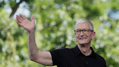 Tim Cook se despide como CEO de Apple tras 15 años: “Echaré de menos este trabajo” Tim Cook se despide como CEO de Apple tras 15 años: “Echaré de menos este trabajo”