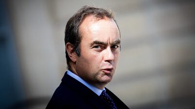 Premiê da França renuncia e aprofunda impasse político e pressão sobre Macron Premiê da França renuncia e aprofunda impasse político e pressão sobre Macron