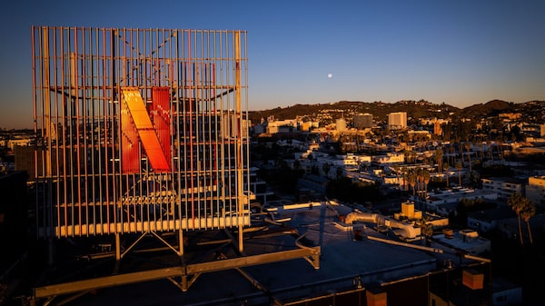 Netflix obtém direito global de streaming de filmes da Sony após exibição nos cinemas Netflix obtém direito global de streaming de filmes da Sony após exibição nos cinemas