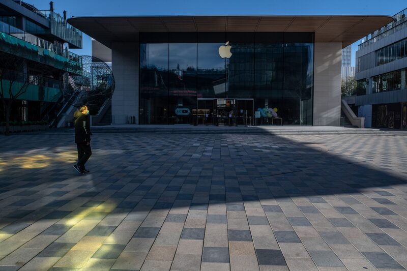 En China, los informes sobre las crecientes perturbaciones provocadas por los brotes de virus Covid provocaron la caída de las bolsas. En China, los informes sobre las crecientes perturbaciones provocadas por los brotes de virus Covid provocaron la caída de las bolsas.