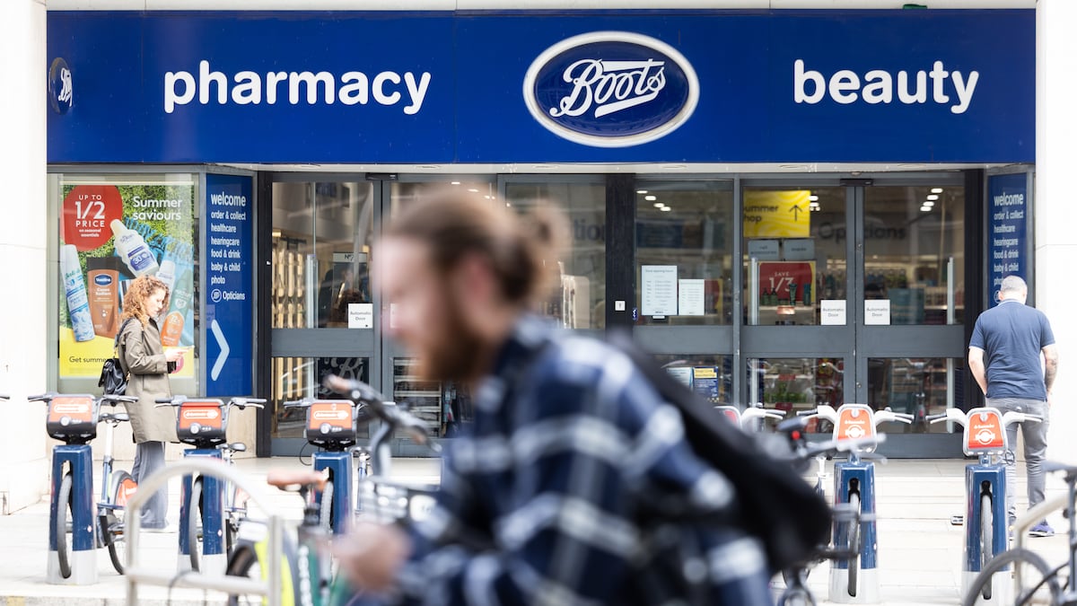 A nova Raia Conceito segue os passos da Boots, rede que revolucionou o varejo europeu ao integrar cosméticos de luxo às suas farmácias de rua. O modelo serve de espelho para a tese de expansão da RD Saúde no Brasil