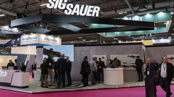 El fabricante de armas Sig Sauer debe pagar US$11 millones por arma que se disparó accidentalmente El fabricante de armas Sig Sauer debe pagar US$11 millones por arma que se disparó accidentalmente