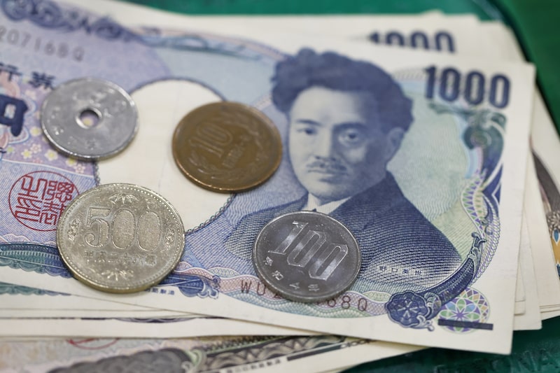 Japanese yen coins and banknotes on a tray, arranged at a branch of Resona Bank Ltd. in Tokyo, Japan, on Tuesday, Aug. 9, 2022. Photographer: Kiyoshi Ota/Bloomberg Japanese yen coins and banknotes on a tray, arranged at a branch of Resona Bank Ltd. in Tokyo, Japan, on Tuesday, Aug. 9, 2022. Photographer: Kiyoshi Ota/Bloomberg