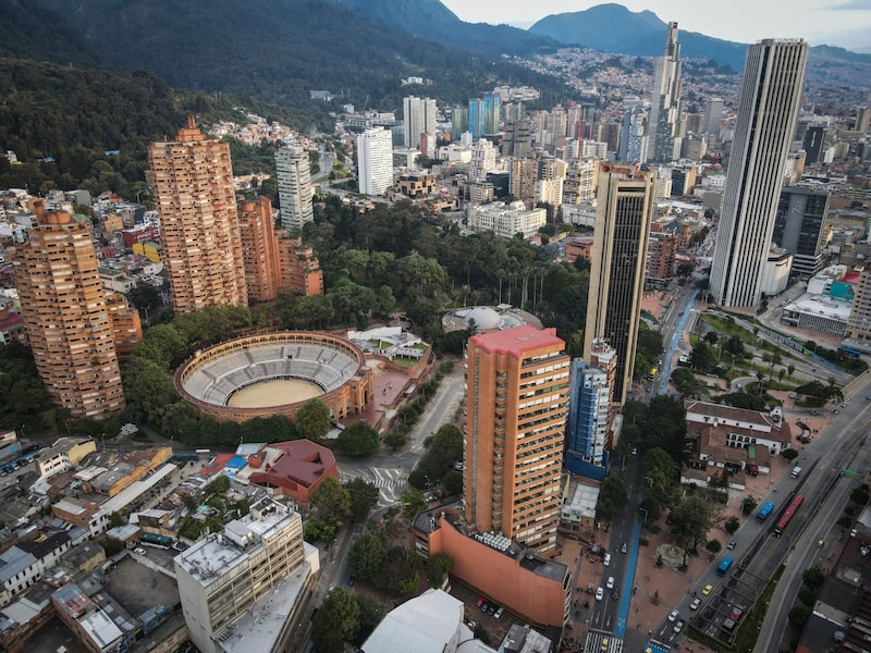 Vista sobre una zona de Carrera Séptima en Bogotá, Colombia. Vista sobre una zona de Carrera Séptima en Bogotá, Colombia.