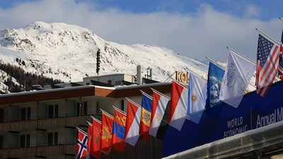 Jeffrey Epstein utilizó el Foro Económico Mundial para intermediar en reuniones de élite Jeffrey Epstein utilizó el Foro Económico Mundial para intermediar en reuniones de élite