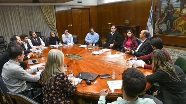 Batakis anunció su equipo económico: siguen Martínez en Energía y Chodos con el FMI Batakis anunció su equipo económico: siguen Martínez en Energía y Chodos con el FMI