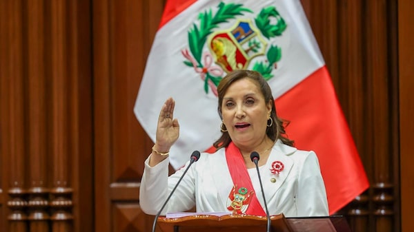 Fiscalía de Perú investiga a la presidenta Boluarte por tener 15 relojes de lujo Fiscalía de Perú investiga a la presidenta Boluarte por tener 15 relojes de lujo