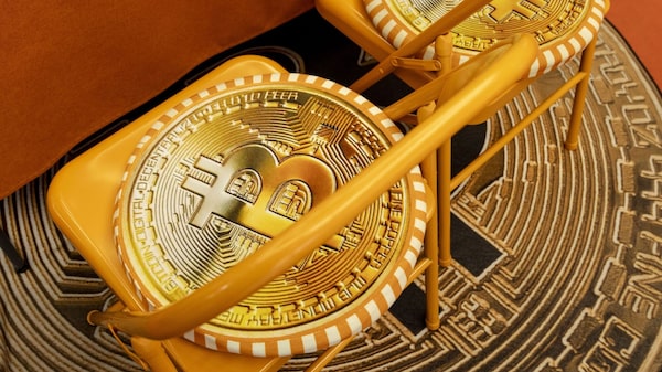 El bitcoin cae a mínimos de seis semanas por tensiones geopolíticas y salidas de ETF El bitcoin cae a mínimos de seis semanas por tensiones geopolíticas y salidas de ETF