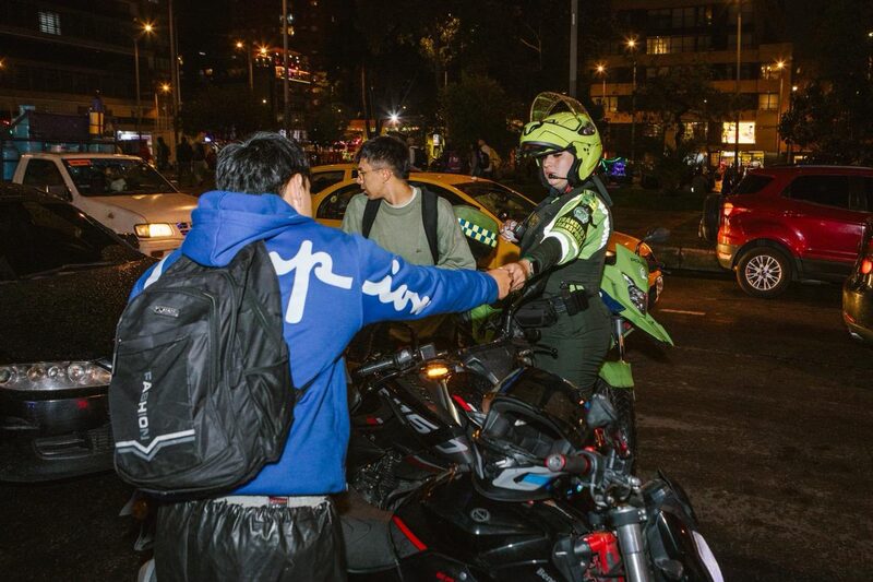 Agentes de Tránsito en un operativo, en Bogotá, el 17 de octubre de 2025. Agentes de Tránsito en un operativo, en Bogotá, el 17 de octubre de 2025.