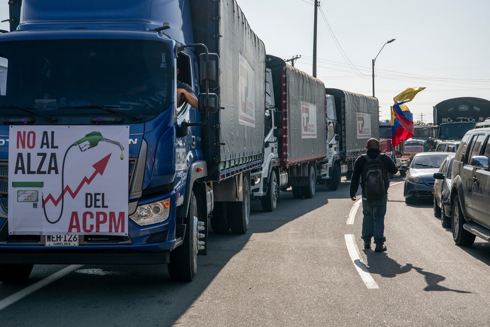 Protesta de camioneros contra el alza del precio del diésel (ACPM) en Cali, Colombia. Protesta de camioneros contra el alza del precio del diésel (ACPM) en Cali, Colombia.