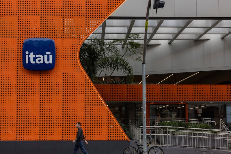 Una sucursal del banco Itaú en São Paulo. Fotógrafo: Victor Moriyama/Bloomberg Una sucursal del banco Itaú en São Paulo. Fotógrafo: Victor Moriyama/Bloomberg