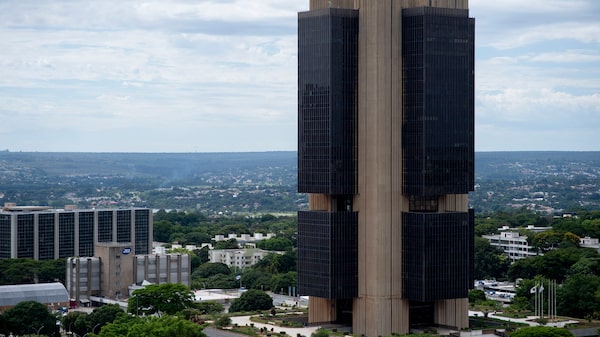 BC levemente ‘dove’ mantém porta aberta às vésperas das eleições, segundo economistas BC levemente ‘dove’ mantém porta aberta às vésperas das eleições, segundo economistas