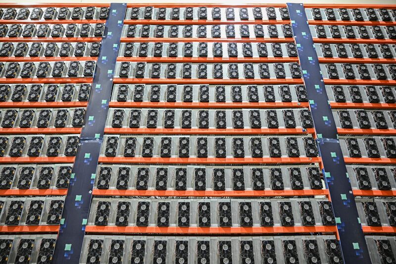 Empresa minera de bitcoin en EE.UU., respaldada por dos hijos de Trump, busca salir a bolsa. Empresa minera de bitcoin en EE.UU., respaldada por dos hijos de Trump, busca salir a bolsa.