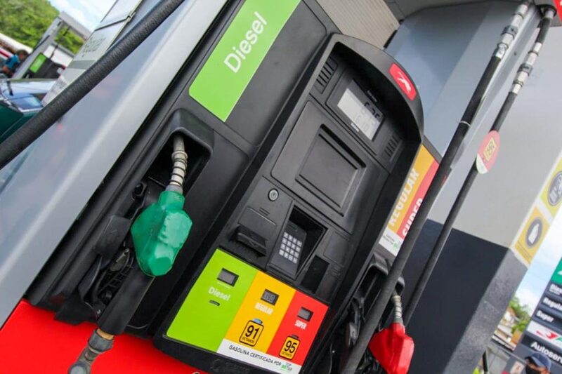 El precio de los combustibles se encuentra congelado en El Salvador desde el 5 de abril hasta el 31 de agosto. El precio de los combustibles se encuentra congelado en El Salvador desde el 5 de abril hasta el 31 de agosto.