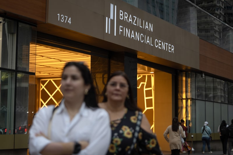 Commuters near the Brazilian Financial Center on Avenida Paulista in the financial district of Sao Paulo, Brazil, on Wednesday, May 27, 2026. Brazil's economy likely picked up 1Q after stagnating in the second half of 2025. Photographer: Jonne Roriz/Bloomberg Commuters near the Brazilian Financial Center on Avenida Paulista in the financial district of Sao Paulo, Brazil, on Wednesday, May 27, 2026. Brazil's economy likely picked up 1Q after stagnating in the second half of 2025. Photographer: Jonne Roriz/Bloomberg