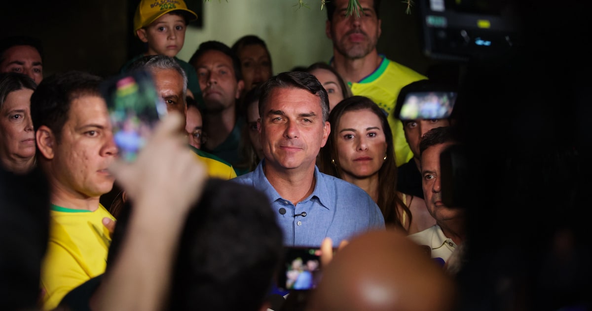 Eurasia eleva chance de Flávio Bolsonaro no segundo turno para 70%