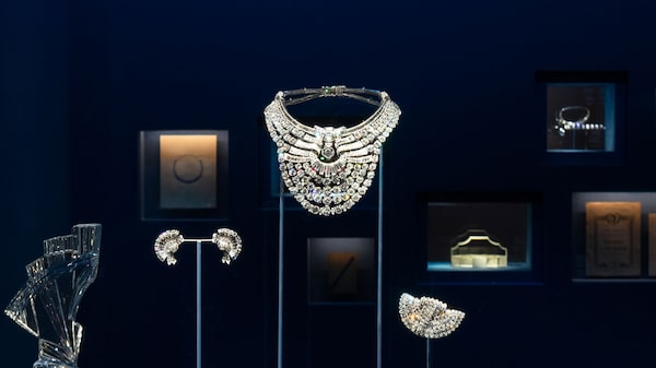 Ladrões roubam colar da realeza egípcia de US$ 4 milhões de museu em Viena Ladrões roubam colar da realeza egípcia de US$ 4 milhões de museu em Viena