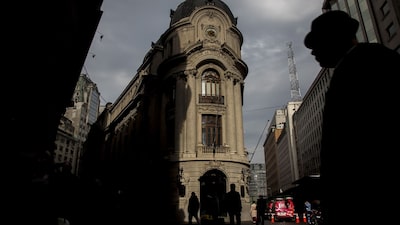 Rich Investors Take Their Money Out of Chile, Leaving Behind a $50 Billion Hole Rich Investors Take Their Money Out of Chile, Leaving Behind a $50 Billion Hole