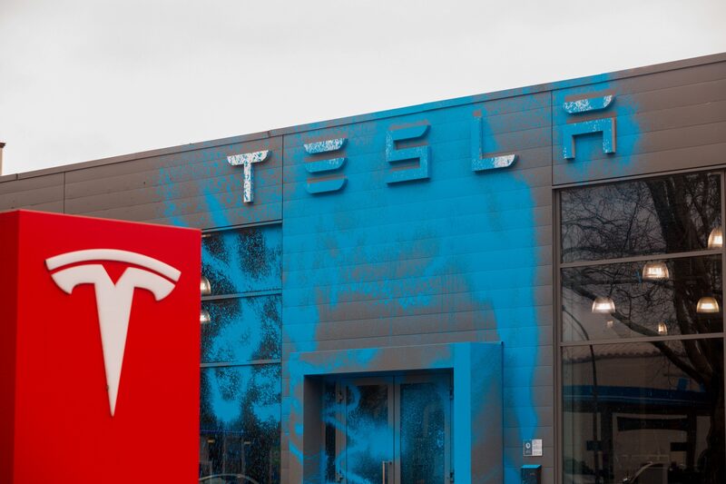 Brinkman también recortó su proyección para todo el año a US$2,30 por acción. Brinkman también recortó su proyección para todo el año a US$2,30 por acción.