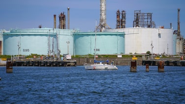 Petróleo sube ante las tensiones con Irán y futuros de Estados Unidos caen Petróleo sube ante las tensiones con Irán y futuros de Estados Unidos caen