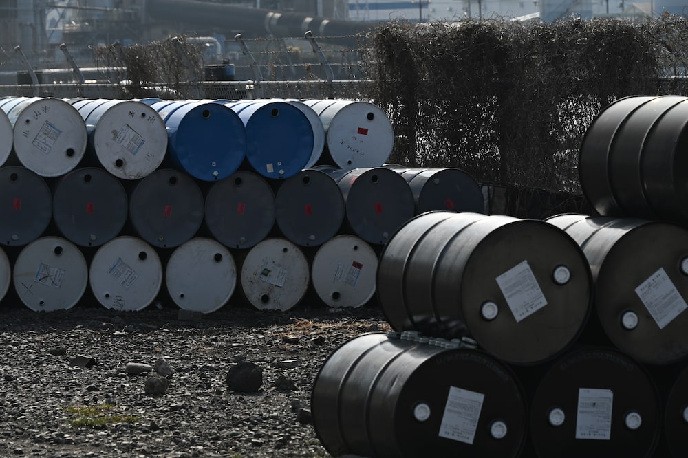 Oil Facilities at Keihin Industrial Zone Oil Facilities at Keihin Industrial Zone