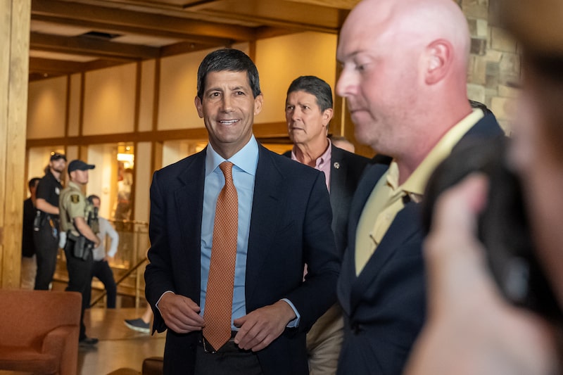 El presidente de la Reserva Federal, Kevin Warsh, durante el Simposio de Política Económica de Jackson Hole de la Reserva Federal de Kansas City, celebrado en Moran, Wyoming, el 27 de agosto.
Fotógrafo: David Paul Morris/Bloomberg El presidente de la Reserva Federal, Kevin Warsh, durante el Simposio de Política Económica de Jackson Hole de la Reserva Federal de Kansas City, celebrado en Moran, Wyoming, el 27 de agosto.
Fotógrafo: David Paul Morris/Bloomberg