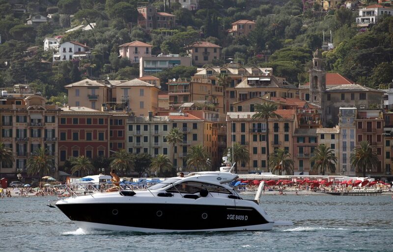 Con esta disposición, los nuevos residentes que lleguen a Italia quedan eximidos del pago de rentas, donaciones y herencias extranjeras durante 15 años a cambio de un pago único de US$109.000 al año. Con esta disposición, los nuevos residentes que lleguen a Italia quedan eximidos del pago de rentas, donaciones y herencias extranjeras durante 15 años a cambio de un pago único de US$109.000 al año.